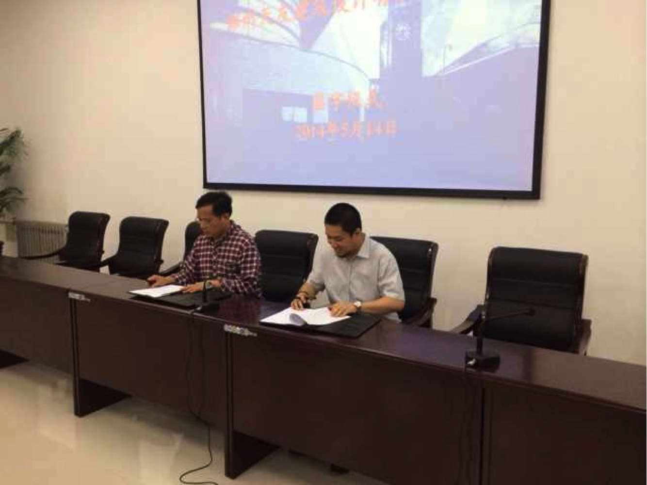 說明: http://www.m.jiuaishang.cn/uploads/allimg/140902/1-140Z22102312J.JPG